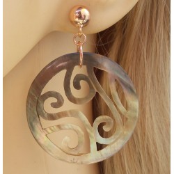 Oorbellen met ronde Blacklip schelp
