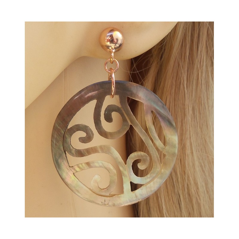 Oorbellen met ronde Blacklip schelp
