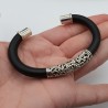 Zilveren armband bangle van rubber en bewerkt zilver