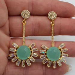 Vergulde oorbellen met aqua Chalcedoon en Zirkonia