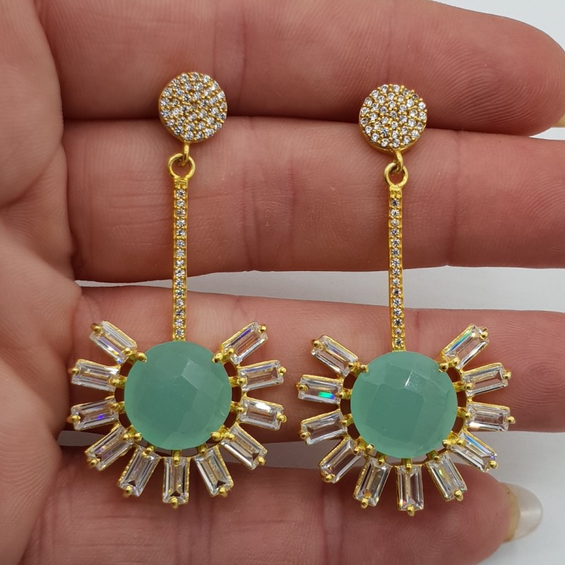 Vergulde oorbellen met aqua Chalcedoon en Zirkonia