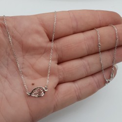 Zilveren ketting met klein blaadje