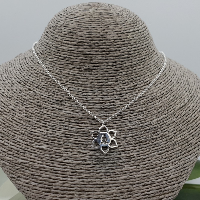 Zilveren ketting met lotus hanger met mediterende Boeddha