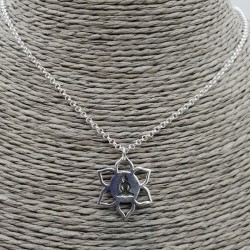 Zilveren ketting met lotus hanger met mediterende Boeddha