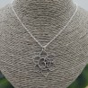 Zilveren ketting met open lotus hanger met Ohm teken