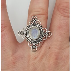 Zilveren ring gezet met facet Maansteen en bewerkte kop 16.5 mm