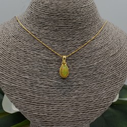 Vergulde ketting met hanger gezet met ovale Etiopische Opaal