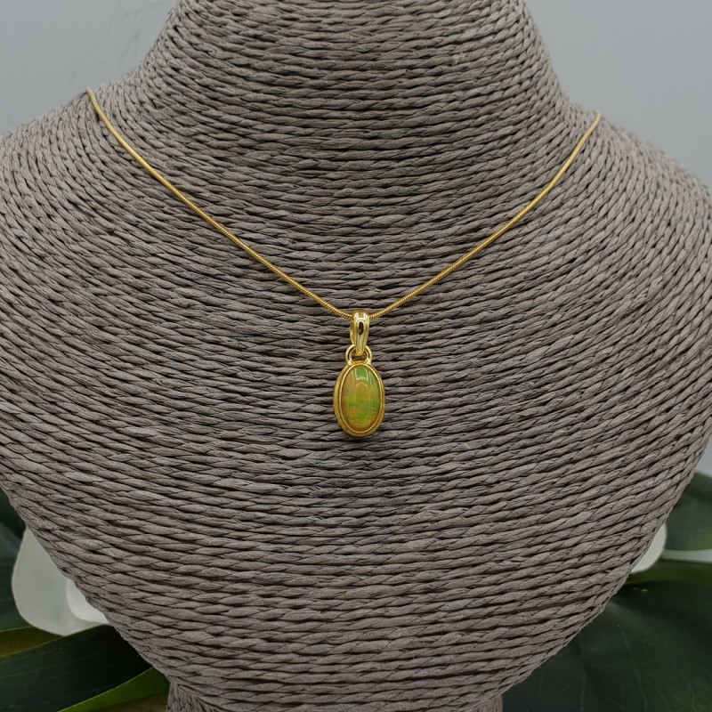 Vergulde ketting met hanger gezet met ovale Etiopische Opaal