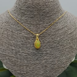 Vergulde ketting met hanger gezet met ovale Etiopische Opaal