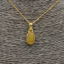 Vergulde ketting met hanger gezet met Etiopische Opaal