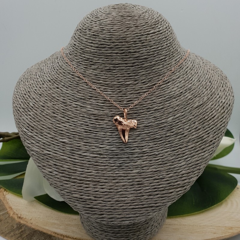 Rosé vergulde ketting met haaientand hanger