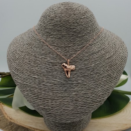 Rosé vergulde ketting met haaientand hanger