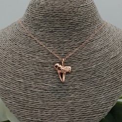 Rosé vergulde ketting met haaientand hanger