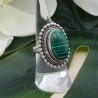 Zilveren ring gezet met Malachiet en bewerkte kop 16.5 mm