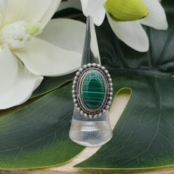 Zilveren ring gezet met Malachiet en bewerkte kop 16.5 mm