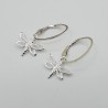 Zilveren oorbellen met bij hanger
