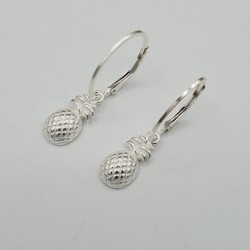 Zilveren oorbellen met ananas hanger