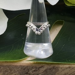 Chevron V ring