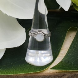 Zilveren ring gezet met ronde Parelmoer