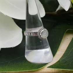Zilveren ring gezet met ronde Parelmoer