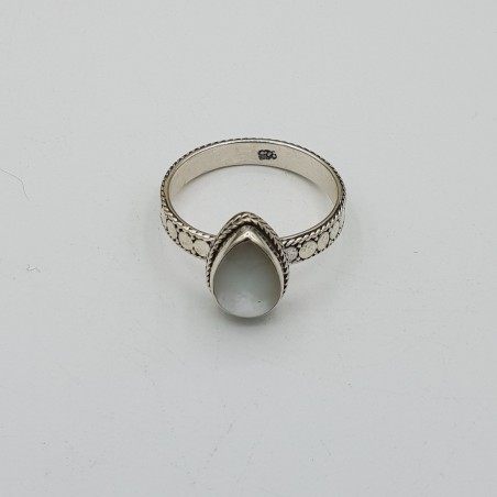 Zilveren ring gezet met druppelvormige Parelmoer