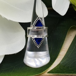 Zilveren ring gezet met driehoekige blauw Abalone schelp