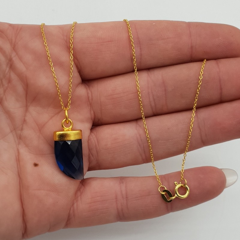 Vergulde ketting met Saffier blauwe quartz hoorn hanger