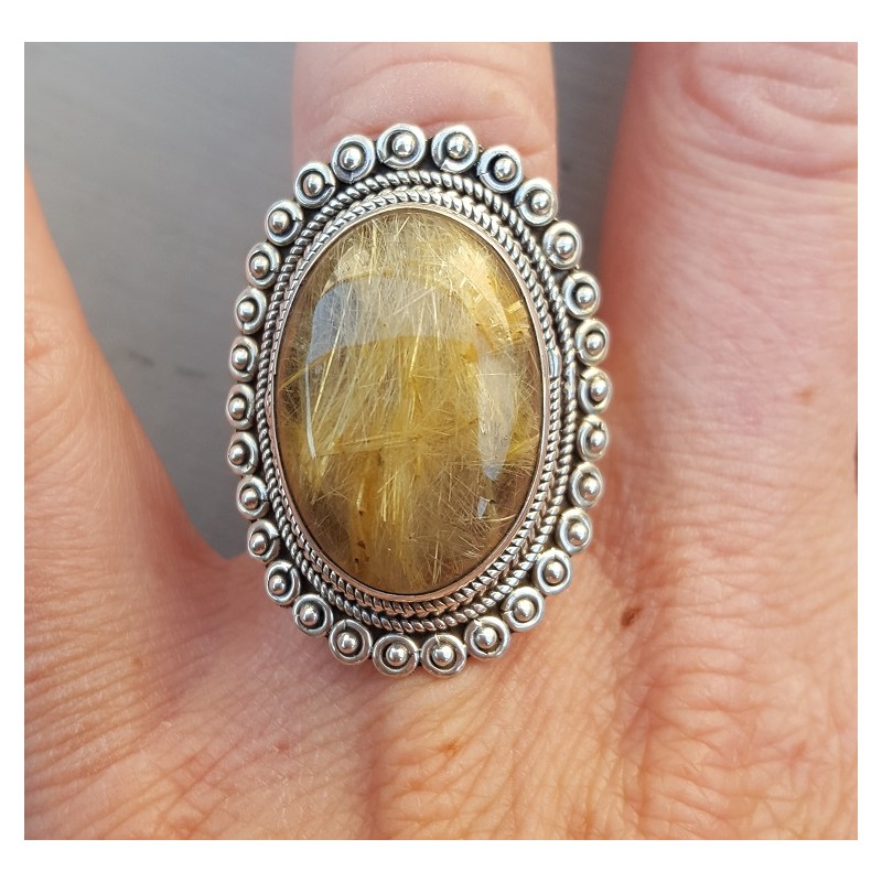 Zilveren ring met gouden Rutielkwarts en bewerkte kop 17 mm