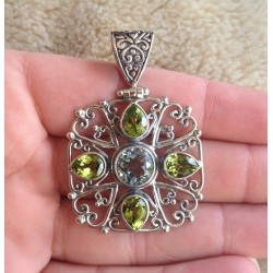 Zilveren edelsteen hanger met facet blauw Topaas en Peridot
