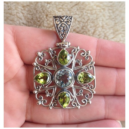 Zilveren edelsteen hanger met facet blauw Topaas en Peridot