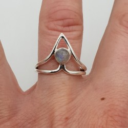Zilveren ring met kleine ronde cabochon Maansteen
