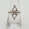 Zilveren ring gezet met kleine ronde cabochon Maansteen