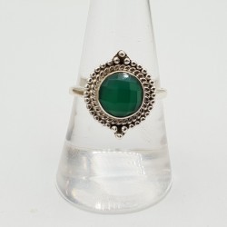 Zilveren ring gezet met ronde facet groene Onyx 18 mm