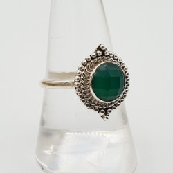 Zilveren ring gezet met ronde facet groene Onyx 18 mm