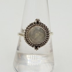 Zilveren ring met ronde facet geslepen Maansteen 18 mm