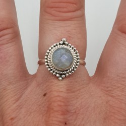 Zilveren ring met ronde facet geslepen Maansteen 18 mm