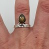 Zilveren ring gezet met druppelvormige facet Labradoriet 16.5 mm