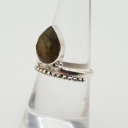 Zilveren ring gezet met druppelvormige facet Labradoriet 16.5 mm