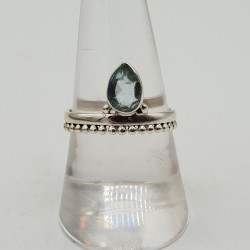 Zilveren ring gezet met druppelvormige facet blauw Topaas 18 mm