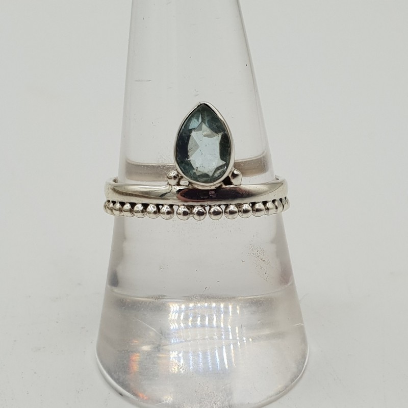 Zilveren ring gezet met druppelvormige facet blauw Topaas 18 mm