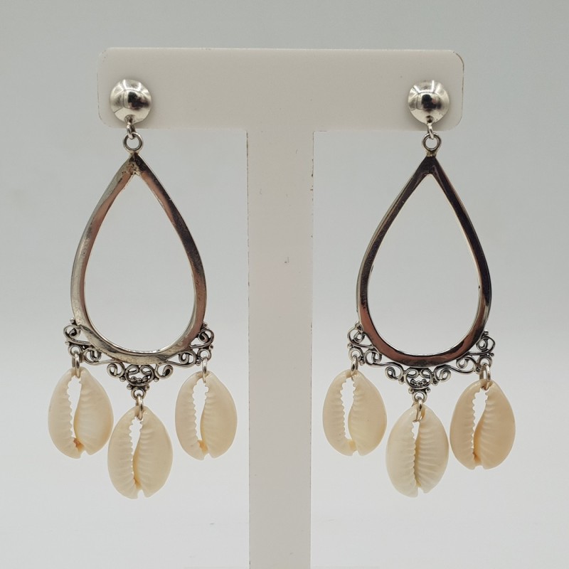 Zilveren lange oorbellen met Cowrie schelp
