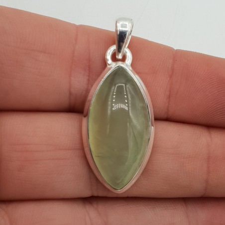 Zilveren hanger gezet met marquise Prehniet