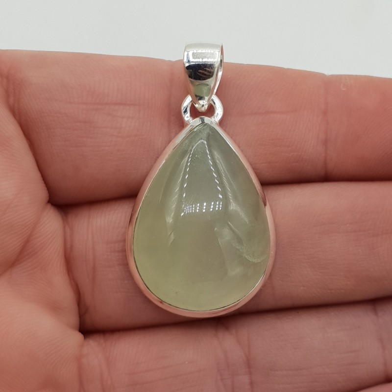 Zilveren hanger met druppelvormige cabochon geslepen Prehniet