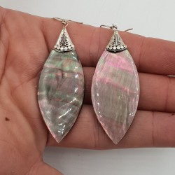 Zilveren oorbellen met grote marquise blacklip schelp
