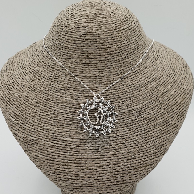 Zilveren ketting met Ohm teken hanger