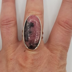 Zilveren ring gezet met Rhodoniet 18.5 mm