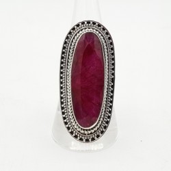 Zilveren ring gezet met grote ovale Robijn 16 mm