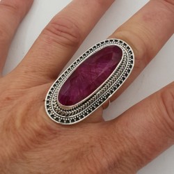 Zilveren ring gezet met grote ovale Robijn 16 mm