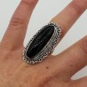 Zilveren ring gezet met zwarte Onyx en bewerkte kop