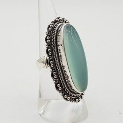 Zilveren ring met aqua Chalcedoon en bewerkte kop